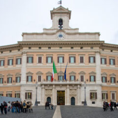 I Popolari per l’Italia celebrano i “funerali della democrazia”